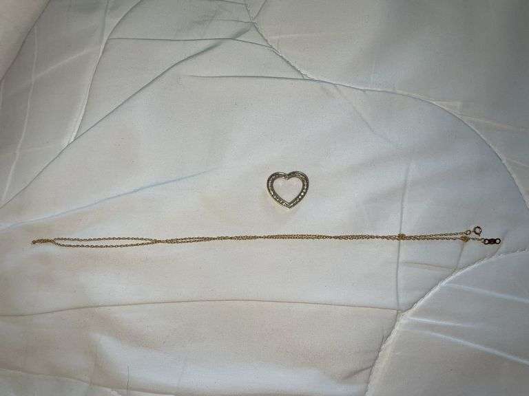 14k gold necklace with pendant