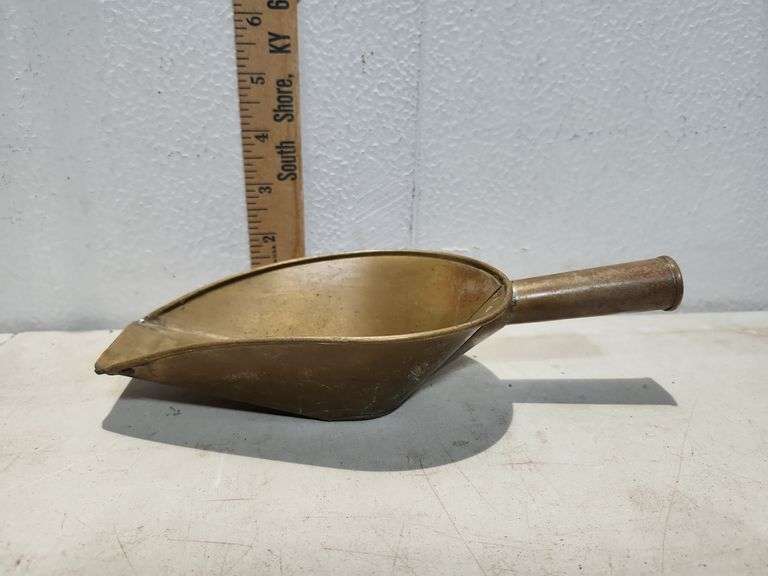 Vintage Metal Scoop 9''