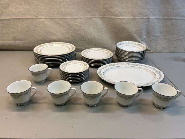 Noritake Contemporary Fine China Set - Donegal Pattern (2179)