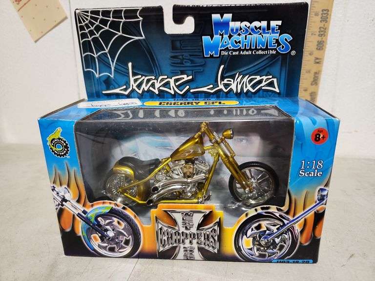 2003 Muscle Machines Cherry CFL1:18 Scale Motorcycle In Box