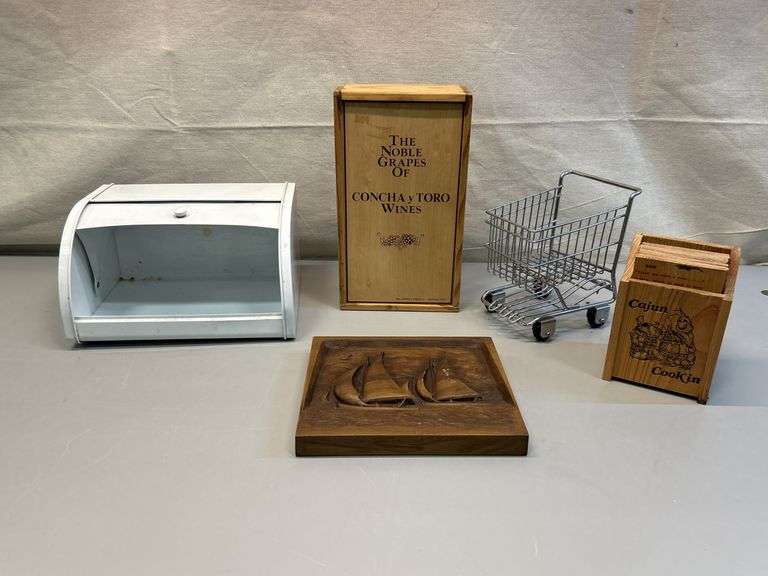 Miscellaneous Decorative and Functional Items