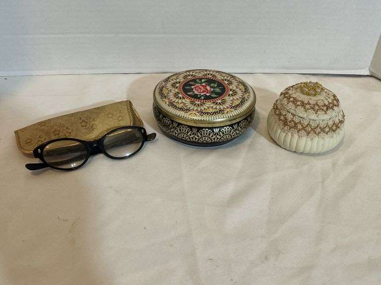 Vintage Glasses & Case, Décor