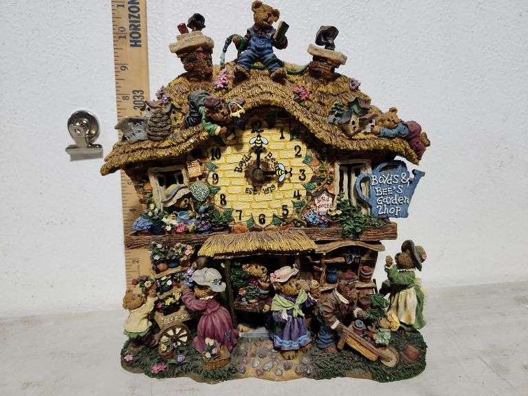 The Boyds Bears Garden Shop Clock The Danbury Mint (Small Chipped/Damaged Spots)