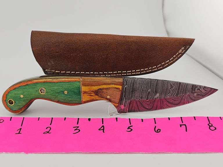 Exceptional Damascus Steel Hunting Knife with Leather Sheath