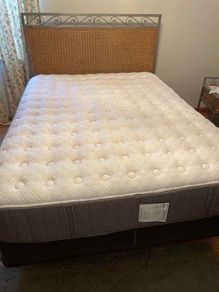 Queen size Bed set