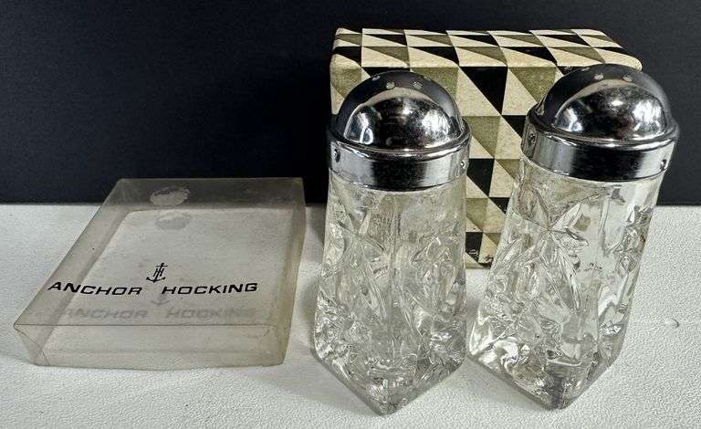 Anchor Hocking Glass Early American Prescut Star of David Glass Salt Pepper Set