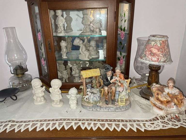 Dresser top contents