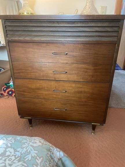 Mid century Modern chest of drawers