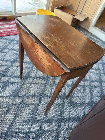 Small drop leaf table - Auction Ohio