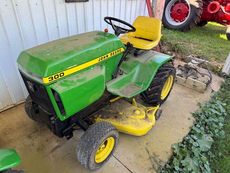 1977 John Deere Model 300