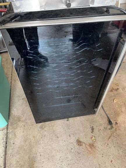 Magic Chef wine refrigerator