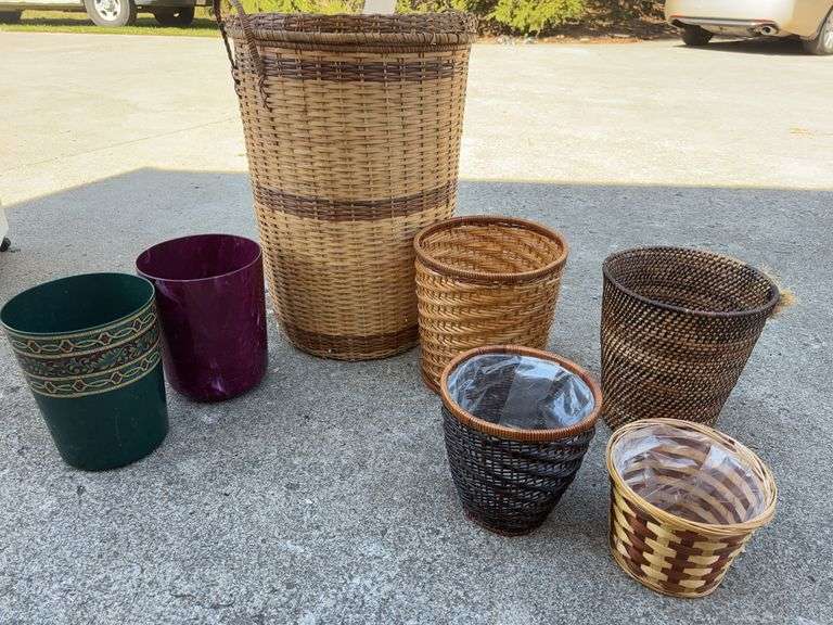 Wicker Laundry & waste basket Lot