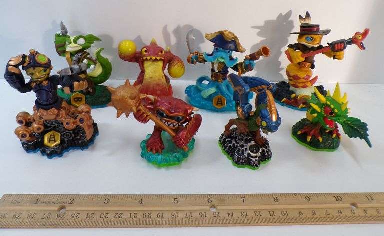 Lot of (8) Skylanders Action Figures