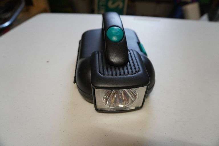 Battery flashlight/screwdrivers