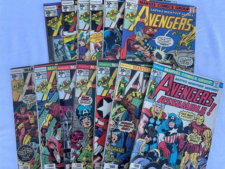 Lot of 13 different Avenger $.30 comics