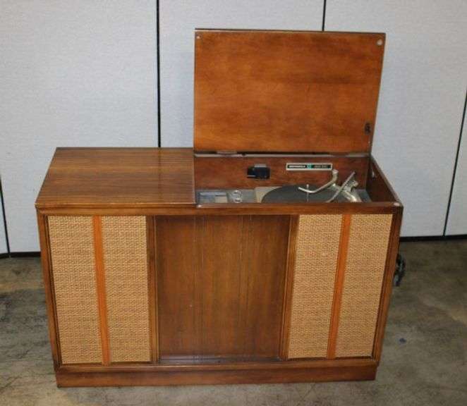 Motorola Solid State Console Stereo with Turntable and FM/AM Tuner ...