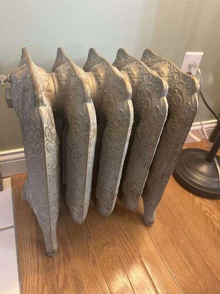 Victorian Era Ornate 18" Cast Iron Small Room Radiator