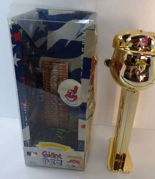 2006 Limited Edition "Peanuts" Giant PEZ Dispenser