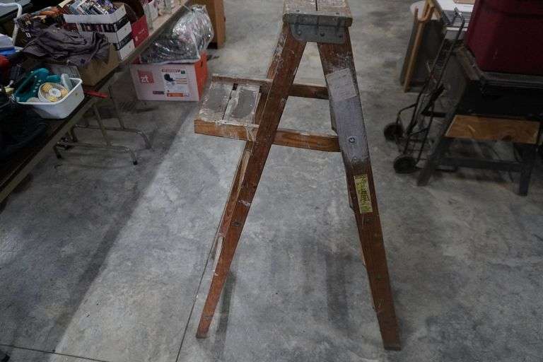 Wood ladder