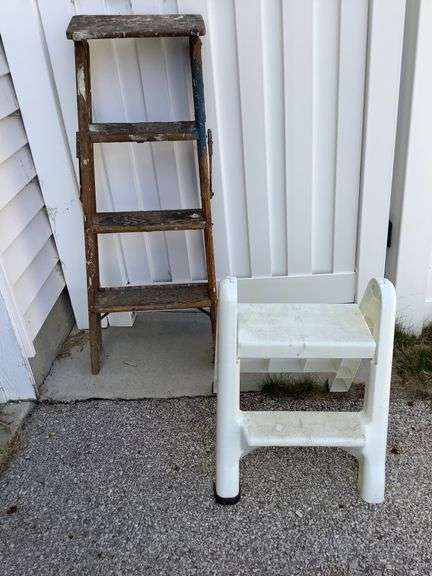 Step Stool and Small Ladder - Auction Ohio