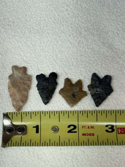 Lake Erie Bifurcate Points in Black Coshocton and White Flint Ridge Material