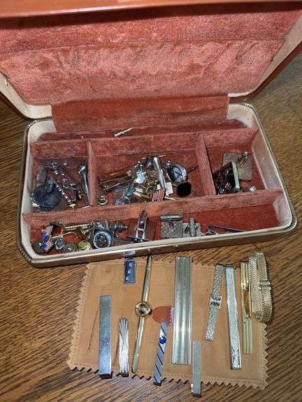 Men’s tie tacks etc.