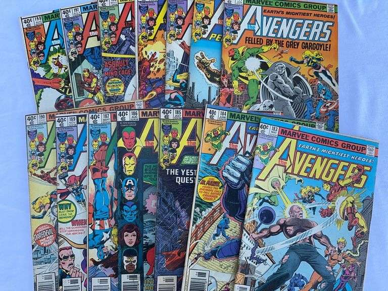 ￼ Lot of 14 different $.40 Avenger comics by Marvel