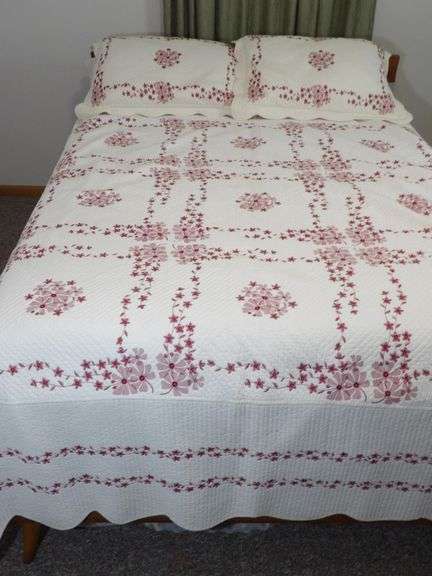 Quilt And Pillows