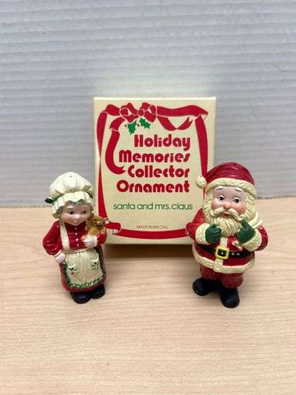 Holiday Memories Collectors Ornament Santa and Mrs. Claus Made in Macau