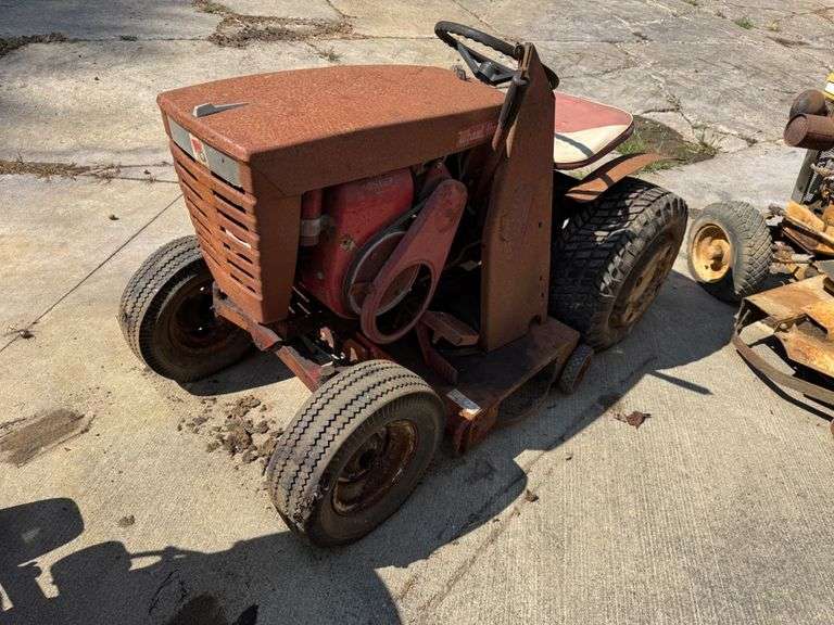 Wheel Horse Model 1045 Tractor
