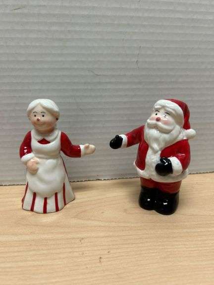 Avon China Santa and Mrs. Claus Ceramic Salt and Pepper Shaker Set