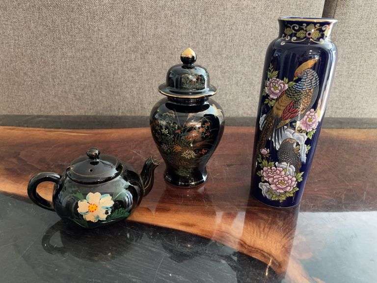 Decorative ceramic pieces of Japanese origin