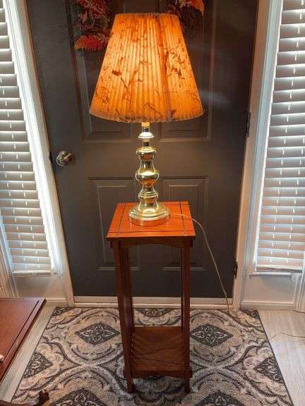 Mission-style end table w/ Lamp