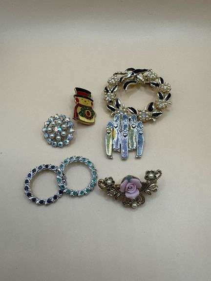 Vintage Brooches – Holiday, Floral & Rhinestone Pins