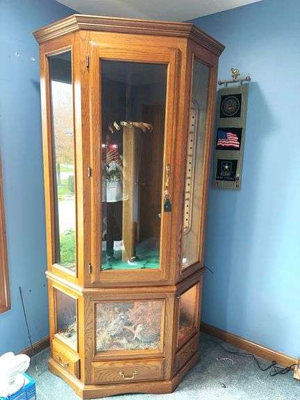 Taxidermy style Amish made corner rifle cabinet