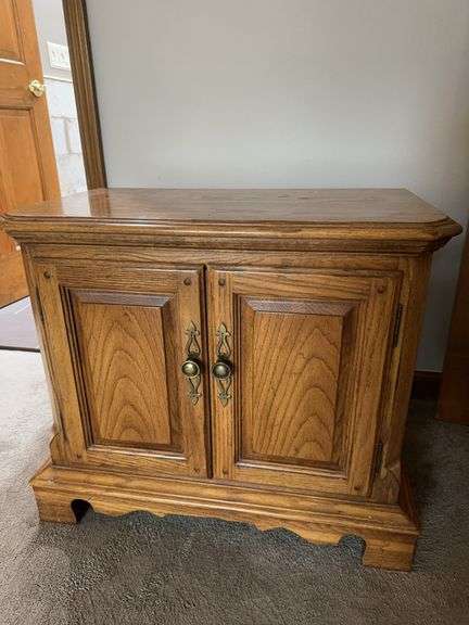 Thomasville side table / nightstand
