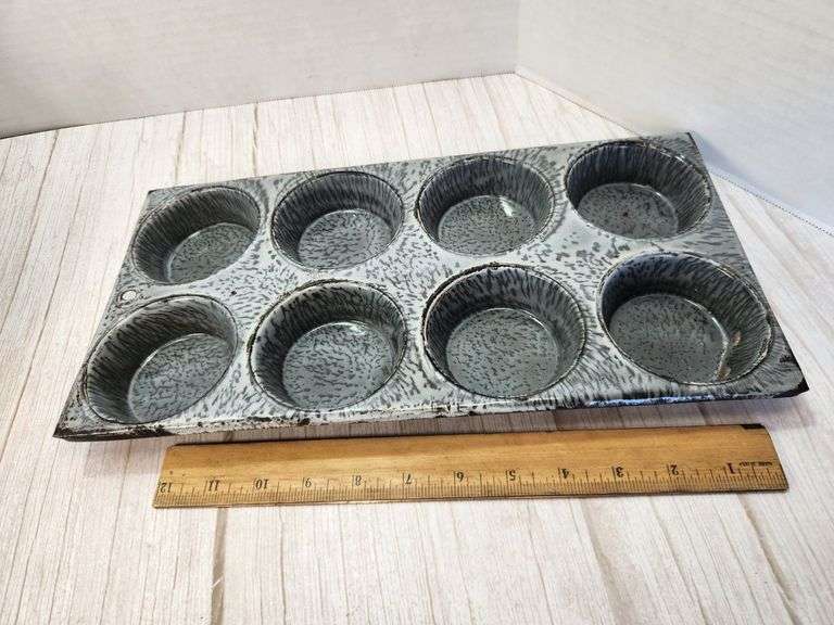 Granite Enamelware 8-Cup Muffin Baking Pan