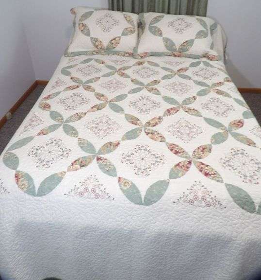 Quilt And Pillows