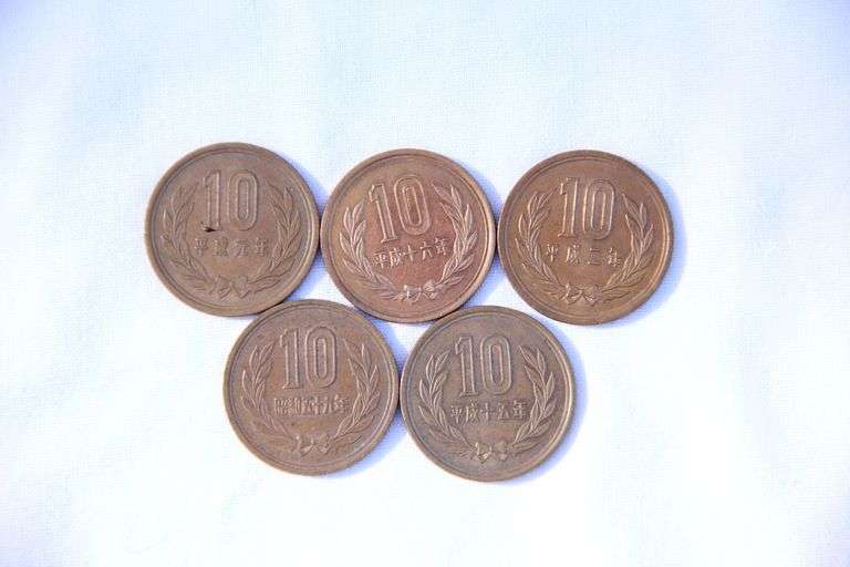 Lot of 5 Japanese coins
