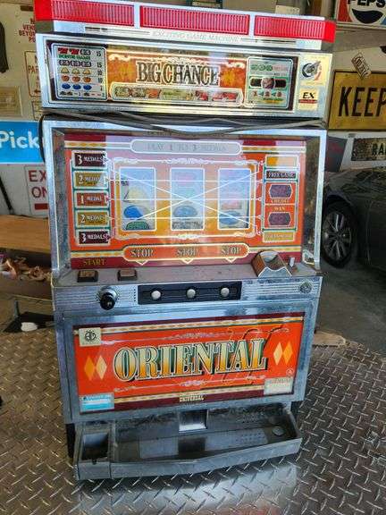 Universal Oriental Pachislo Slot Machine with Coins & Keys