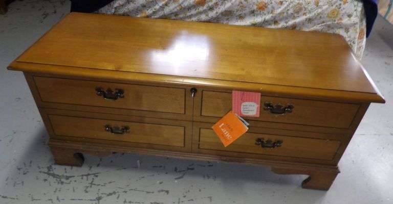 Lane Sweetheart Cedar Chest