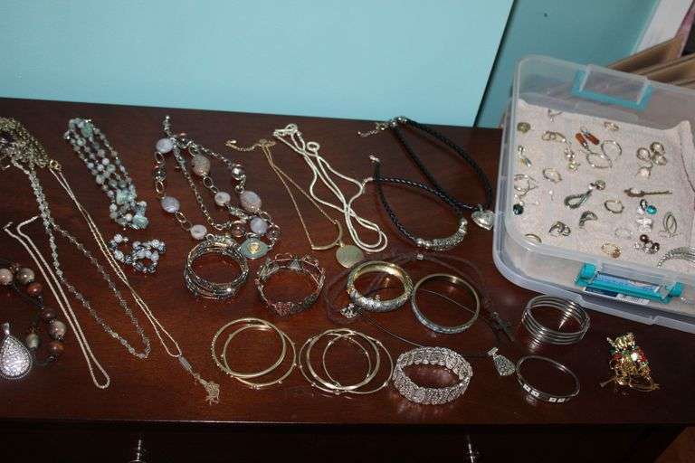 Costume Jewelry Pieces