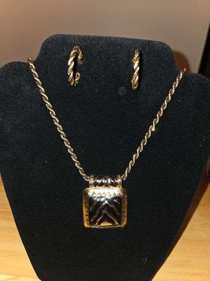 Earring and necklace set