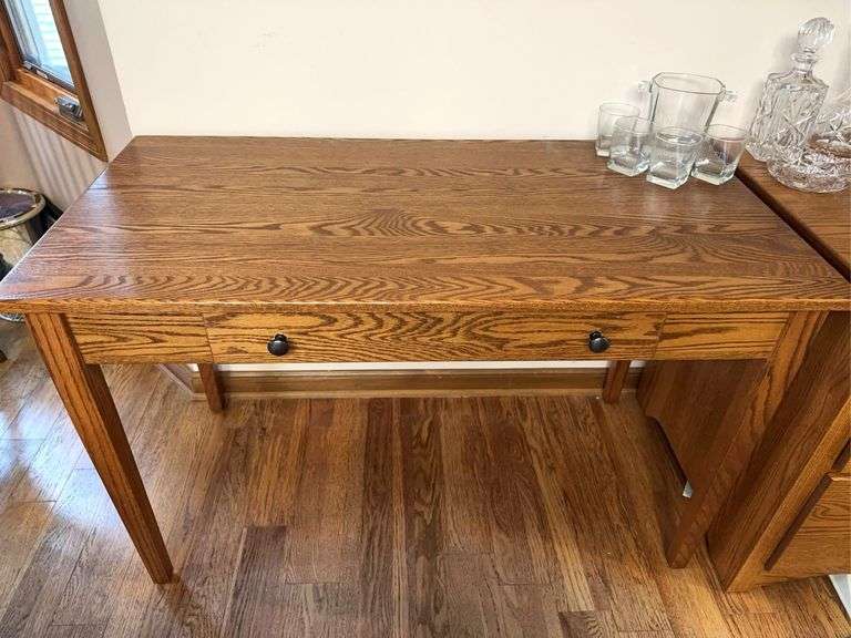 Solid oak small desk – Amish?