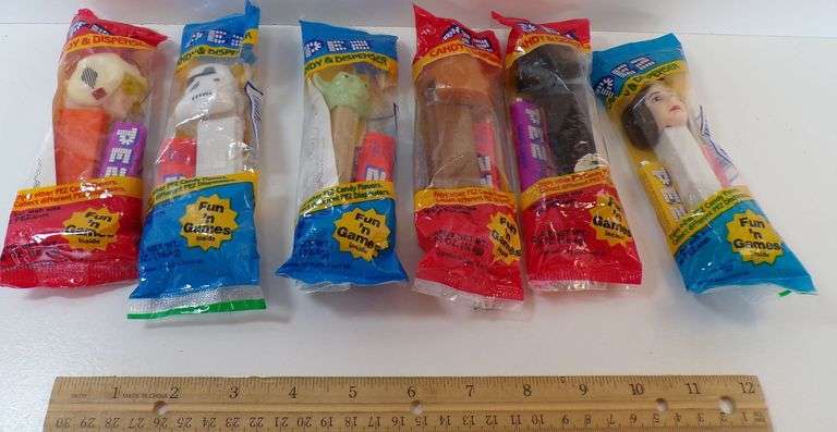 Lot of (6) New 1997 Star Wars Themed Pez Dispensers
