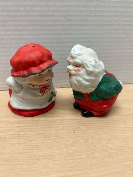 Santa Claus and Mrs. Claus Ceramic Salt and Pepper Shakers with Tender Heart Treasures Mark