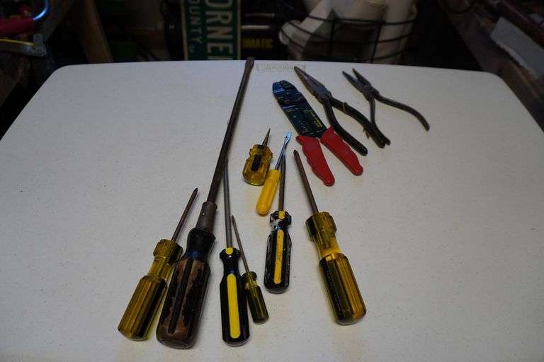 Screwdrivers/Pliers