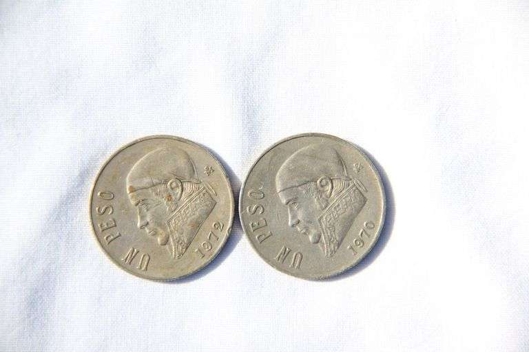 Lot of 2 Pesos 1970 and 1972