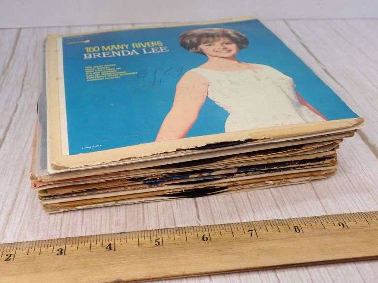 Stack of CLEAN 33⅓rpm Records Featuring Various Artists Beatles, Patsy Cline, Hank Williams, Brenda