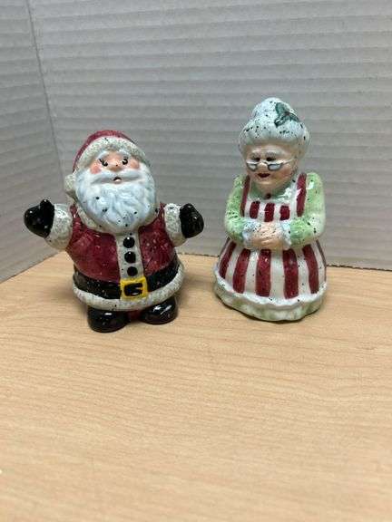 2001 Julie Ueland Enesco Santa and Mrs. Claus Salt and Pepper Shakers